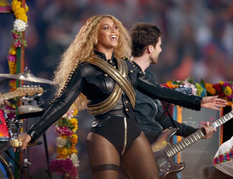 Beyoncé Stirs It Up During The Super Bowl Halftime Show!