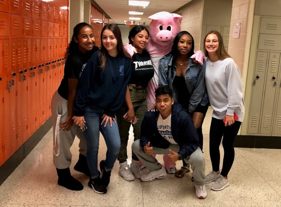 Seniors(from left) Alia Fisher, Kailee Yzzzi, Britney Morales, Eddy Reyes, Ahnyae Hedgepeth, and Marissa Dell plan their fellow seniors trips around the schools. 