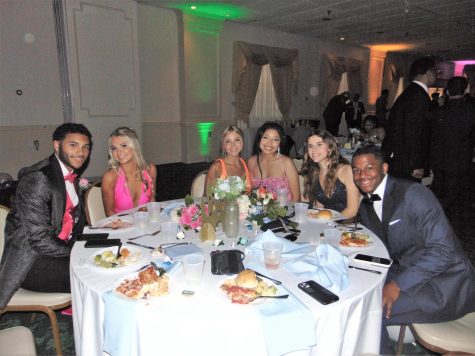 Seniors Share a Night to Remember at 22 Prom